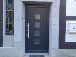 Kunststoffhaustür mit vier Lichtausschnitten nachher 